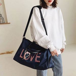 Sac de voyage court pour femme, motif lettres 'Love', sac de sport et de fitness, sac de week-end portable pour femme - Product Image 3