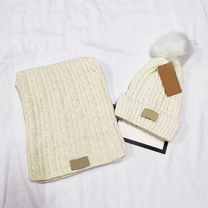 Mới Nhất Phổ Biến Thời Trang Ugh Chenille Pompom Hat Và Khăn Đặt Mùa Đông Phụ Nữ Mũ Bán Buôn - Product Image 3