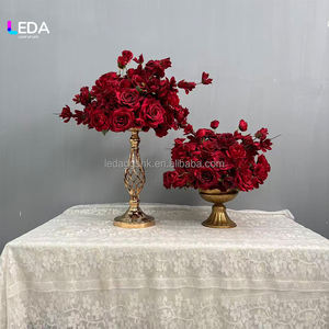 Vente d'usine : Boule de fleurs artificielles rouges lisses faites à la main, centre de table doux pour mariages, fêtes et la Saint-Valentin - Product Image 1