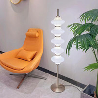 Lampe sur pied en forme de gourde de style moderne du milieu du siècle, pièce de design minimaliste, salon, maison d'hôtes, chambre à coucher, salle d'exposition, fer, LED E27 éclairé