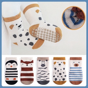 Calcetines para niños con logotipo personalizado dibujos animados infantil grueso invierno bambú divertido niño algodón orgánico agarre antideslizante bebé Calcetines antideslizantes para niños - Product Image 4