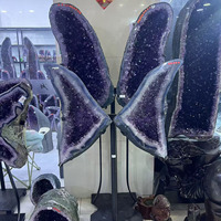 Magnifique paire d'ailes en cristal d'améthyste, géodes de quartz naturel en forme de papillon avec support métallique pour la décoration intérieure