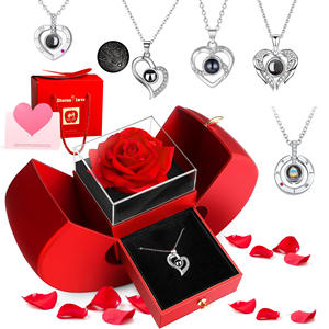 Collar con Colgante de Corazón con Proyección de 100 Idiomas Te Amo, Micropavimentado en Cobre, Nuevo y Moderno, Éxito de Ventas en Europa y América - Product Image 1