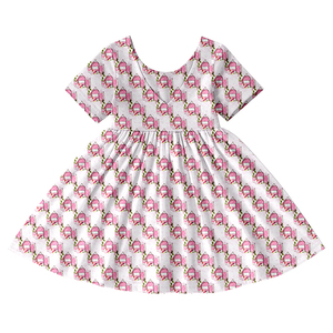 Robe courte à manches courtes en soie de lait pour filles, robe évasée à col en V avec imprimé intégral, vêtements pour enfants personnalisés OEM ODM - Product Image 4