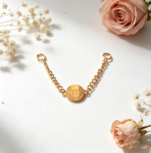 Etiqueta de Metal Redonda Personalizada de Alto Brillo con Cadena de Conexión, Etiqueta de Cadena de Aleación de Zinc en Níquel Negro y Dorado para Ropa - Product Image 2