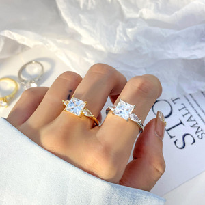 Bague de mariage en zircone cubique Fashion3A plaquée or 18 carats pour femme, vente en gros - Product Image 2