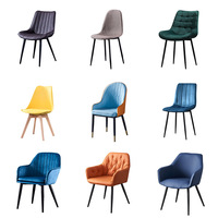 Chaise de salle à manger de style moderne du milieu du siècle, en velours, avec pieds en métal chromé doré, pour chambre, hôtel, restaurant, café, en vente