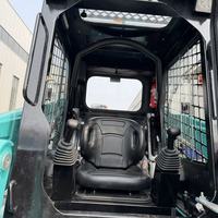 Chargeur compact sur pneus de 750 kg à 850 kg de charge utile nominale, chargeur frontal, godet de 1 tonne, 4 roues motrices, moteur Euro5, faible coût d'entretien