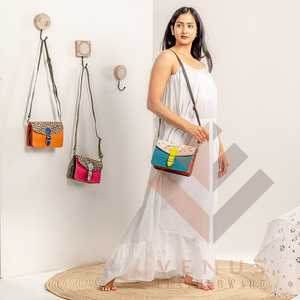 LW Sac à bandoulière en cuir de vache véritable fait à la main de style bohème personnalisé motif géométrique résistant à l'eau automne hiver - Product Image 6