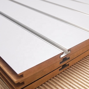 Heavy-Duty Durable MDF slatwall cửa hàng bán lẻ hiển thị trong nhà <span class=keywords><strong>hardboard</strong></span> <span class=keywords><strong>E1</strong></span> formaldehyde tiêu chuẩn khí thải gỗ sợi cơ sở - Product Image 3