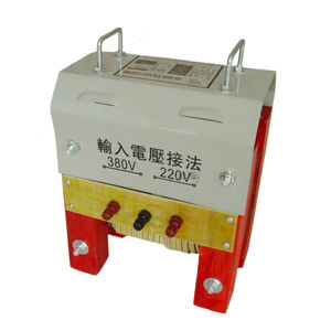 Transformador multifuncional 380V Cambio 220V Máquina de soldadura eléctrica Pies de madera dobles Máquina de soldadura 18kva - Product Image 1