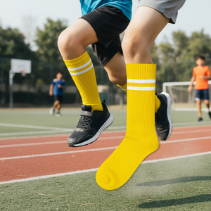 Chaussettes de sport colorées à double rayures jaunes et blanches, épaisseur moyenne, caractéristiques durables pour garçons - Product Image 3
