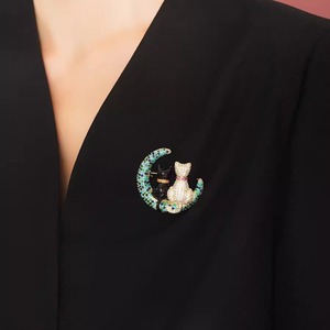 Broche de luxe en forme de chat dans la lune pour femmes et hommes, accessoires de bijoux exquis avec strass - Product Image 3