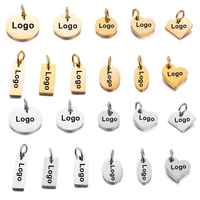 Logo gravé étiquette breloques coeur blanc acier inoxydable PVD plaqué or bijoux Logo étiquettes bracelet à breloques pendentifs personnalisés