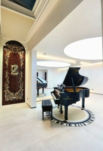 Piano de cola negro nuevo de fábrica, excelente sonido, en stock. Somos un fabricante profesional de pianos originales con fábrica. - Product Image 3