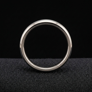 Bague en platine de luxe avec diamants pour femme, bijoux de fiançailles modernes et minimalistes au style intemporel et à l'éclat brillant - Product Image 2