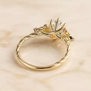 Bague en or avec diamant de laboratoire taille brillant ovale au design classique pour femme, bijou élégant pour mariage et fiançailles, cadeau de luxe raffiné - Product Image 2