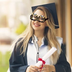 Accesorios para Fotos de Fiesta de Graduación, 8 Piezas, Divertidos, Negros y Dorados, con Diseños de Felicitación, Gafas de Fiesta - Product Image 3