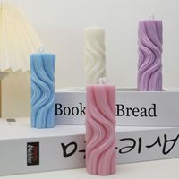 Pemasok OEM Profesional Produsen Lilin OEM Modern Berbentuk Ribbed Sculpture Lilin Aroma Kustom Dekorasi Lilin Suvenir Pernikahan