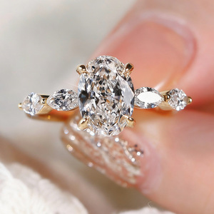 แหวนหมั้นเพชรแล็บโกรว์ 14k ทองคำแท้ SGARIT แบบสั่งทำพิเศษ น้ำหนัก 2 กะรัต ระดับความสะอาด VVS E พร้อมใบรับรอง IGI รูปทรงวงรี ประดับเพชรสองด้าน สำหรับผู้หญิง - Product Image 4