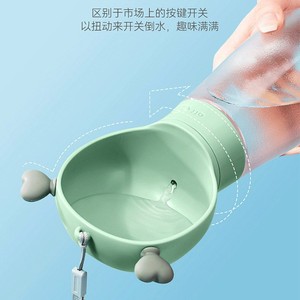 Bouteille d'eau portable pour animaux de compagnie avec bol pour chiens, gobelet de voyage, distributeur manuel en plastique, design mignon pour une utilisation en extérieur - Product Image 4