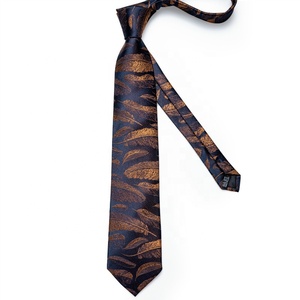 <span class=keywords><strong>Corbatas</strong></span> de Seda para Hombre Hi-Tie al por Mayor, Diseño Personalizado en Azul Oscuro y Dorado, con Pañuelo de Bolsillo - Product Image 3