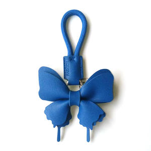 Porte-clés papillon tendance, charme de sac à main en cuir PU pour femmes, porte-clés de voiture, pendentif, cadeau d'affaires pour la Saint-Valentin, la fête des mères - Product Image 6