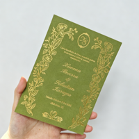 Carte d'invitation de mariage en velours vert sauge avec motif floral doré, monogramme personnalisé, texte espagnol, papier de luxe, invitation de mariage sur le thème du jardin
