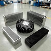 Dissipateur thermique en aluminium extrudé à ailettes rainurées sur mesure pour systèmes de refroidissement de batteries automobiles