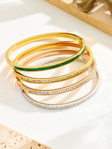 กำไลข้อมือเพชรคริสตัลประดับเซอร์โคเนียสีไทเทเนียมสตีล ดีไซน์ทันสมัย เรียบหรู สำหรับผู้หญิง ขายส่งจากโรงงาน - Product Image 5