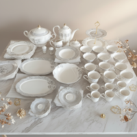 Service de table en porcelaine fine 66 pièces, nouveau, avec incrustations dorées, pour 6 personnes