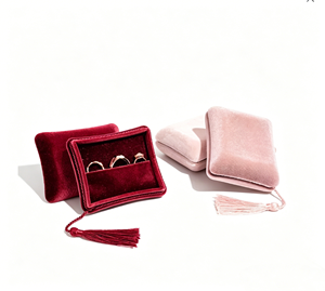 Caja de terciopelo para anillos, cierre cuadrado con cordón y detalle de borla, almacenamiento elegante para anillos, colores rosa y rojo - Product Image 1