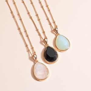 Diskon Besar Gaya Baru Desain Sederhana Sepuh Emas Rantai Tipis Bentuk Tetesan Air Liontin Akrilik Warna-warni untuk Wanita Perhiasan Kalung - Product Image 3