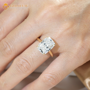 Bague de mariage en or jaune 18 carats avec diamant de laboratoire IGI de 3 carats, taille coussin, couleur E, pureté VVS, par Goldleaf Jewelry - Product Image 2