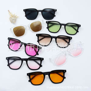 Lunettes de soleil Yiwu Liuyi, monture PC, verres roses, protection UV400, style urbain unisexe, protection solaire type 3 - Product Image 3