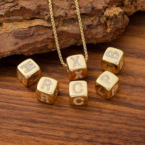 Collier vintage en acier inoxydable plaqué or 18 carats avec pendentif <span class=keywords><strong>lettre</strong></span> initiale en zircon - Product Image 3