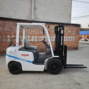 Chariot élévateur GPL TCM 2 tonnes multi-usages, moteur ISUZU japonais, robuste, certifié CE, pour applications exigeantes, outils de levage - Product Image 2