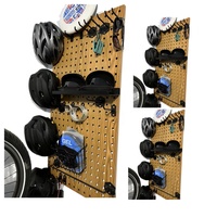 Panneau perforé pour le rangement des équipements de moto |   Organisateur mural robuste pour casques et combinaisons de moto |   Solutions pour salles d'exposition de motos