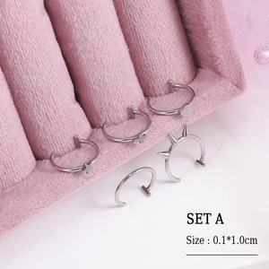 Juego de 5 piezas Goth Punk, anillos de <span class=keywords><strong>Nariz</strong></span> de <span class=keywords><strong>labio</strong></span> con Clip de acero inoxidable <span class=keywords><strong>en</strong></span> forma de T, pendientes de cartílago para hombres <span class=keywords><strong>y</strong></span> mujeres para bodas, fiestas, regalo - Product Image 1