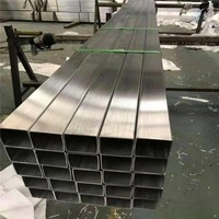 Système de garde-corps en acier inoxydable avec poteaux verticaux en tube carré pour balcon et escalier