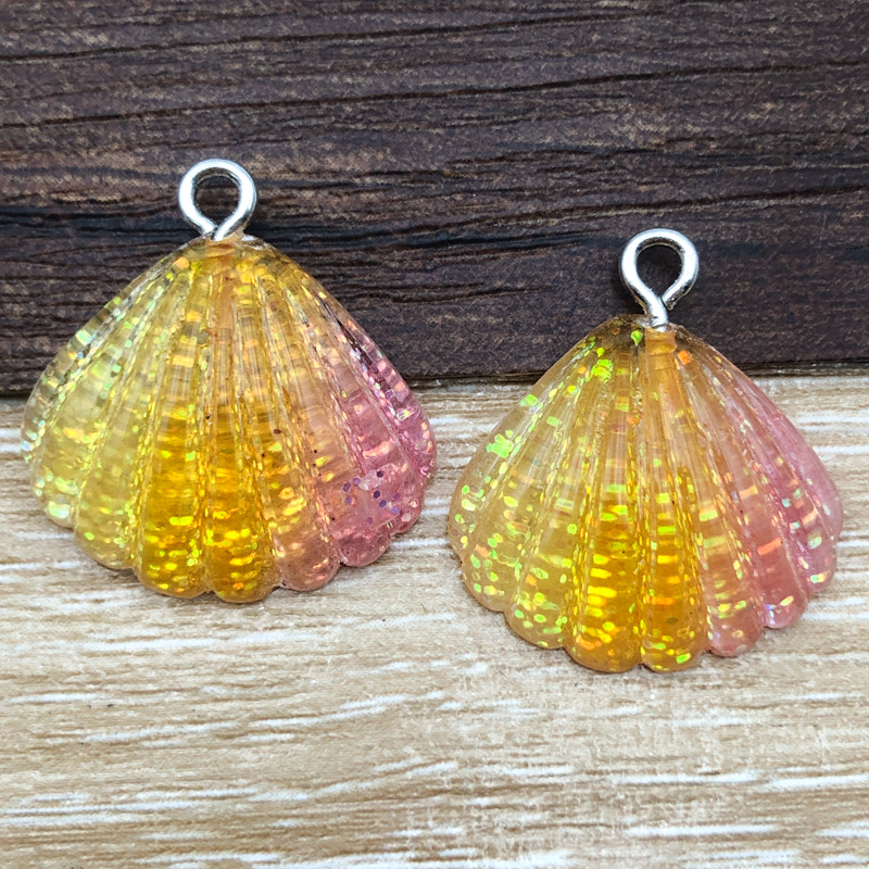 Une coquille de mer en résine dégradée jaune, 20*22 mm, 1,2 g, 17046 g.