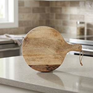 Planche à découper ronde en bois avec poignée pour la cuisine - Product Image 3