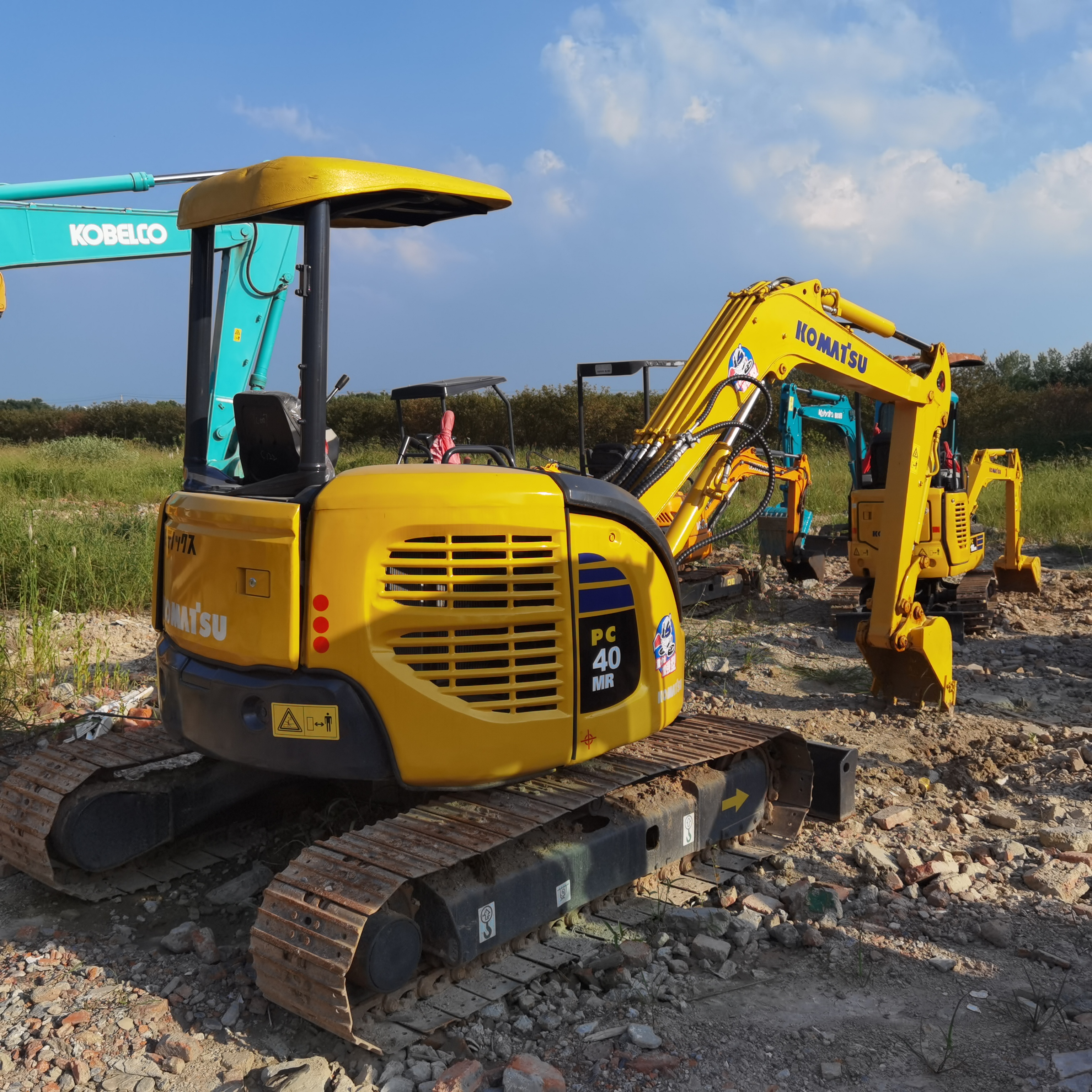 Гидравлический гусеничный экскаватор Komatsu PC 40MR мощный инструмент для муниципальных и сельскохозяйственных земляных проектов