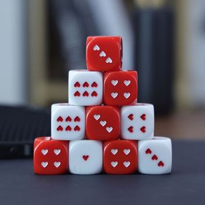 Dados de Acrílico Rojos y Blancos de 25 mm con Forma de Corazón para Juegos de Pareja, Venta al por Mayor - Product Image 1
