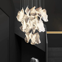 Lustre en cristal doré de luxe postmoderne personnalisé, luminaire suspendu contemporain à LED à hauteur réglable pour hall d'hôtel, villa