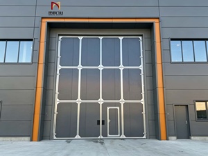Porta a Battente Industriale Robusta con Sportello, Pannello Isolato da 75mm, Zincata, per Magazzini e Fabbriche - Product Image 1