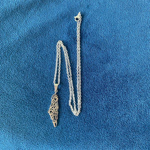 สร้อยคอโซ่จี้พาเลสตินแบบวินเทจสร้อยคอแผนที่สีเงินพร้อมอักษรอาหรับ - Product Image 3