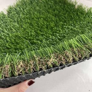 Césped sintético Césped artificial Paisajismo Césped artificial duradero Balcón Césped Vrey suave para patio de recreo - Product Image 3