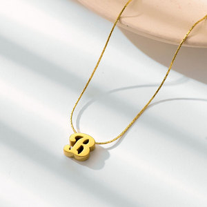 Collier avec pendentif lettre B en acier inoxydable 316L plaqué or 18 carats, résistant à l'eau et au ternissement, avec logo personnalisé, pour femmes - Product Image 4