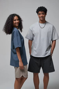 T-shirt Col Rond Personnalisé en Gros, Coton Lourd 385 GSM, 100% Coton Uni, Coupe Oversize pour Homme - Product Image 2